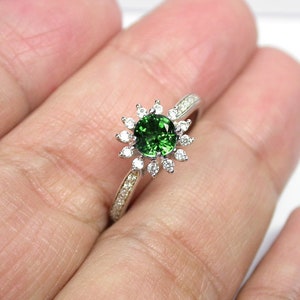 Natural green sapphire ring silver sterling wedding ring size us 7.0 and free resize all size.