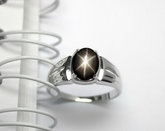 Natural Black Star Sapphire Ring: Sterling Silver, US Size 7