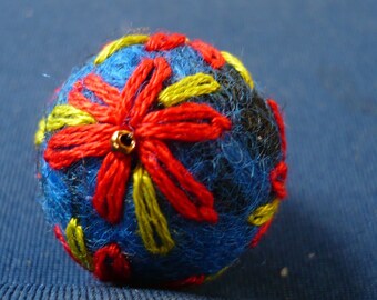 Pearl embroidered felted wool, 23 mm diameter