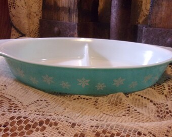 Pyrex Blue Snowflake Divided Casserole Dish 1 1/2 Quarts Vintage Retro Kitchen