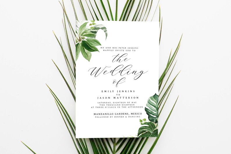 Puede incluir: Una invitaci&oacute;n de boda blanca con hojas tropicales verdes y el texto "MR AND MRS PETER JENKINS HAPPILY INVITE YOU TO THE WEDDING OF EMILY JENKINS TO JASON MATTERSON SATURDAY EIGHTEEN OF MAR TWO THOUSAND EIGHTEEN AT THREE O'CLOCK IN THE AFTERNOON MANZANILLO GARDENS, MEXICO FOLLOWED BY DINNER & DANCING"