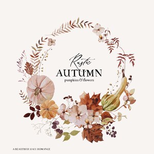 Op de afbeelding: Waterverfillustratie van een herfstkrans met pompoenen, pompoenen, bladeren en bloemen. De krans is omringd door de tekst "Rustic Autumn pumpkins & flowers" en "A Beautiful Fall Romance".