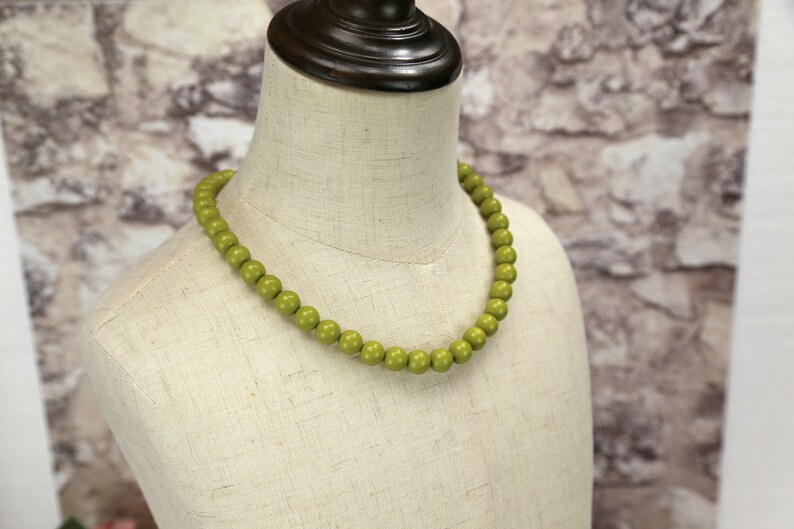 Retro Light Grass- Green necklace from the 1970s Retro Necklace Vintage necklace Retro Jewelry 1980s