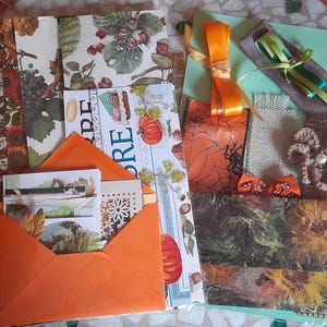 Confezione di materiali per junk journaling, scrapbooking e diari effimeri