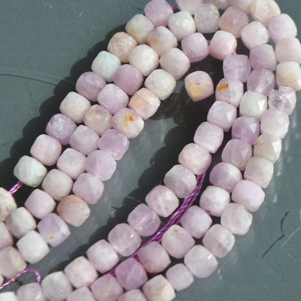 Kunzite rose perles cubes facettes 4,8 mm - 10 cm
