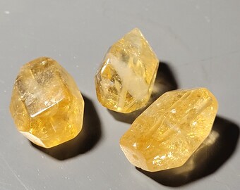 Citrine nuggets nuggets cut facets 20-24mm - 3 stones