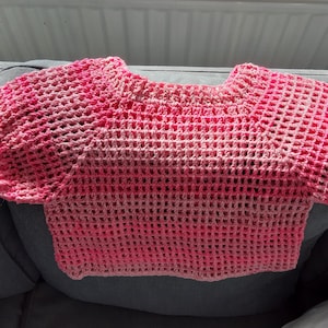 Blouse,haut ou top au crochet pour fille  T.10/12 ans.