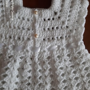 Handgefertigtes gehäkeltes Sommerkleid für Babys von 0 bis 3 Monaten