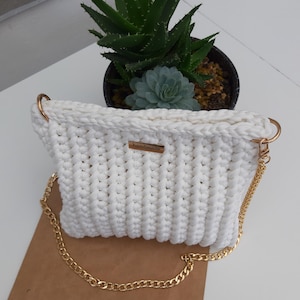Sac à main fait main au crochet.