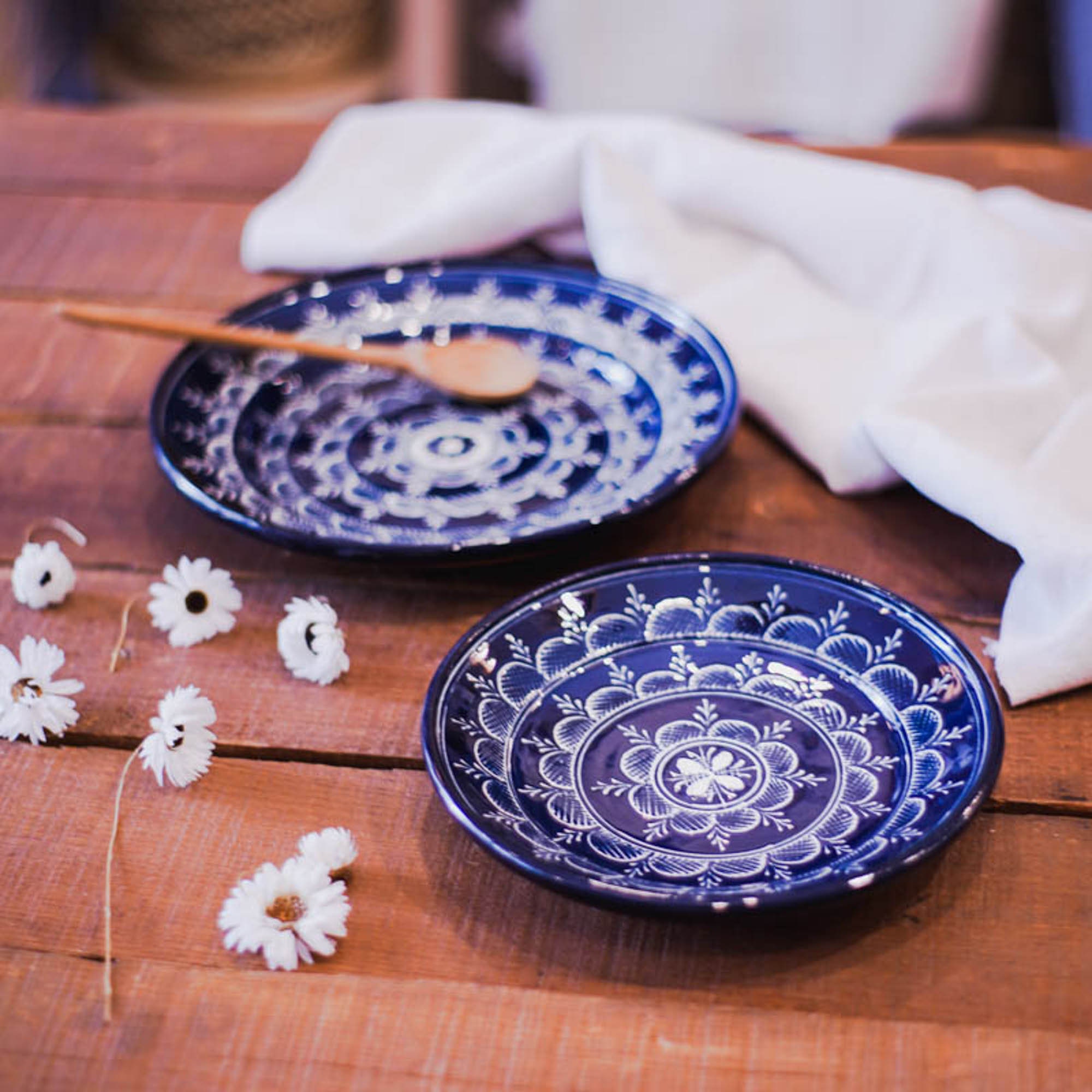 Duo d'assiettes Artisanales Bleues et Blanches