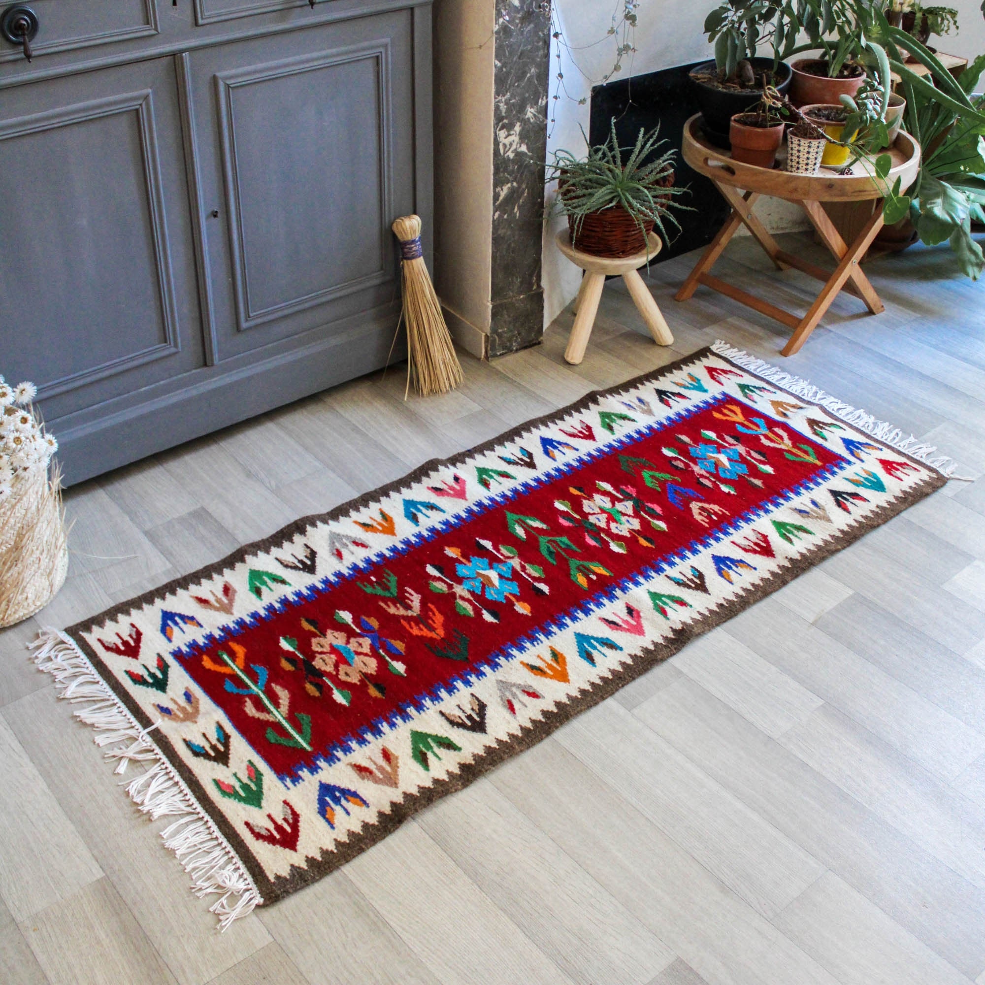 Kilim Ethnique en Laine Rouge et Bleu Indigo Miruna