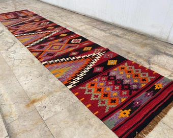 Lond kilim runner Vintage Turkish Kilim Runner Rug: Handwoven Striped Wool