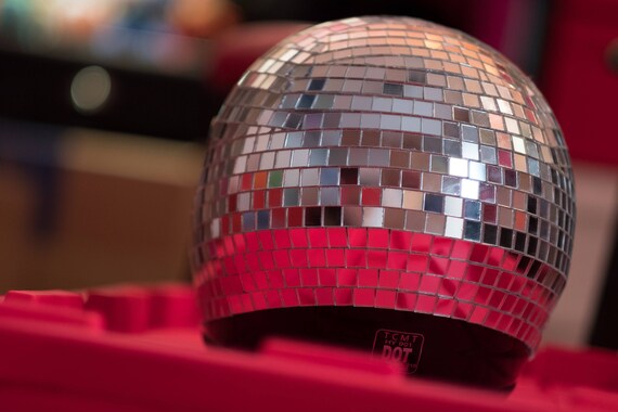 DISCO HELM 2020 Glamouröse Disco Kugel Spiegel Kachel Motorrad Helm für  brennenden Mann, Festivals, Raves, und Jeden Tag tanzen - .de