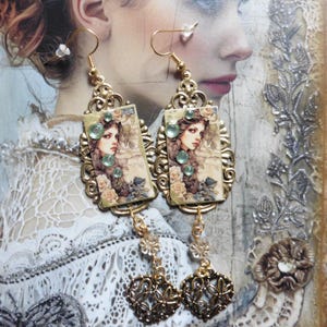 Boucles D'oreilles Vintage Anciennes - Métal Doré, Pierre Résine Et Cristal - Occasion - Photos