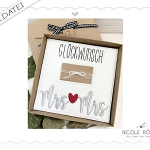 Archivo de bordado tarjeta de felicitación de boda Sra. y Sra. para el marco 18x13 ITH - cajas de regalo, felicitaciones, tarjeta de boda, regalo de dinero...