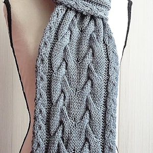 Easy cable knit scarf pattern