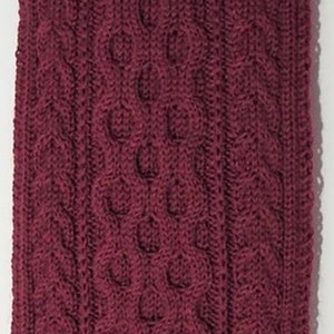 Easy cable knit scarf pattern.