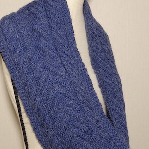 Easy cable infinity scarf knitting pattern
