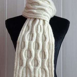 Easy cable knit scarf pattern