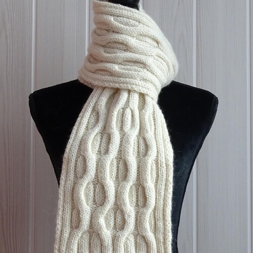 Easy cable knit scarf pattern
