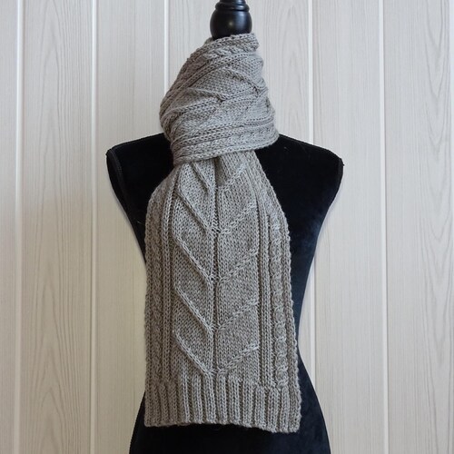 Easy cable knit scarf pattern