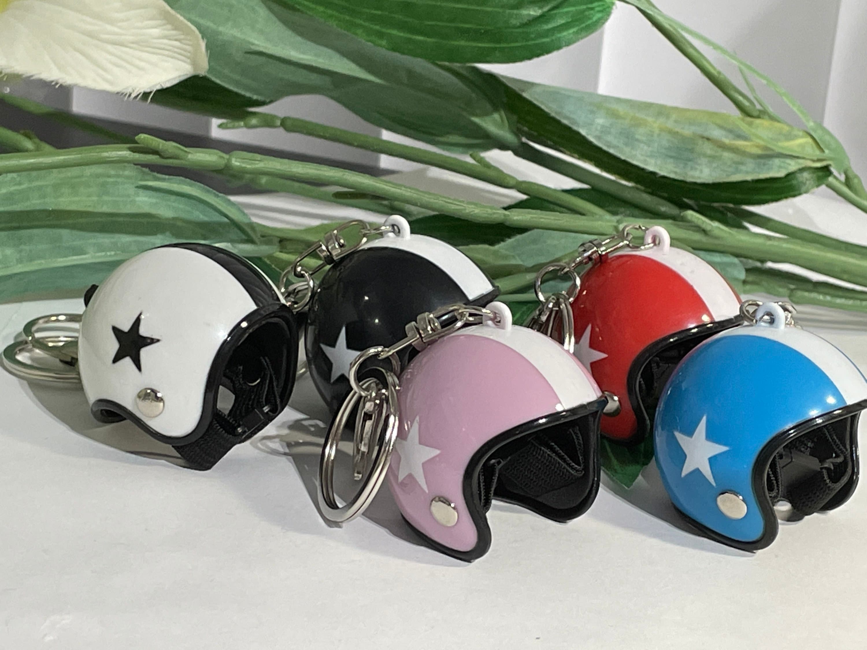 Motorcycle Helmet Keychain, Fashionable Locomotive Style Keyring, Very Real  As Birthday, Holiday Gift (black And Silver)