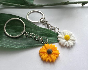 Sunflower Keychains, Daisy keychain, flower keychains, sunflower keyrings, birthday gifts, mom gifts, teen gifts
