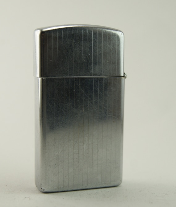 1980 Zippo Slim With Front and Back Pattern: Vintage-antique