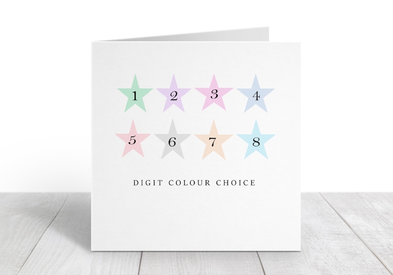 K&ouml;nnte beinhalten: Eine wei&szlig;e Karte mit acht Sternen in verschiedenen Pastellfarben, die von 1 bis 8 nummeriert sind. Der Text "DIGIT COLOUR CHOICE" ist unter den Sternen gedruckt.