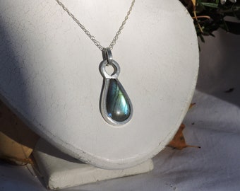 Collier avec un pendentif en pierre naturelle ,Labradorite ,pierre bleu ,chaîne argent ,collier bohème ,collier chic ,cadeau ,porte bonheur