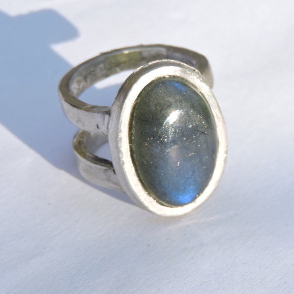 Grande bague en pierre naturelle ,labradorite, pièce unique ,bijoux de créateur