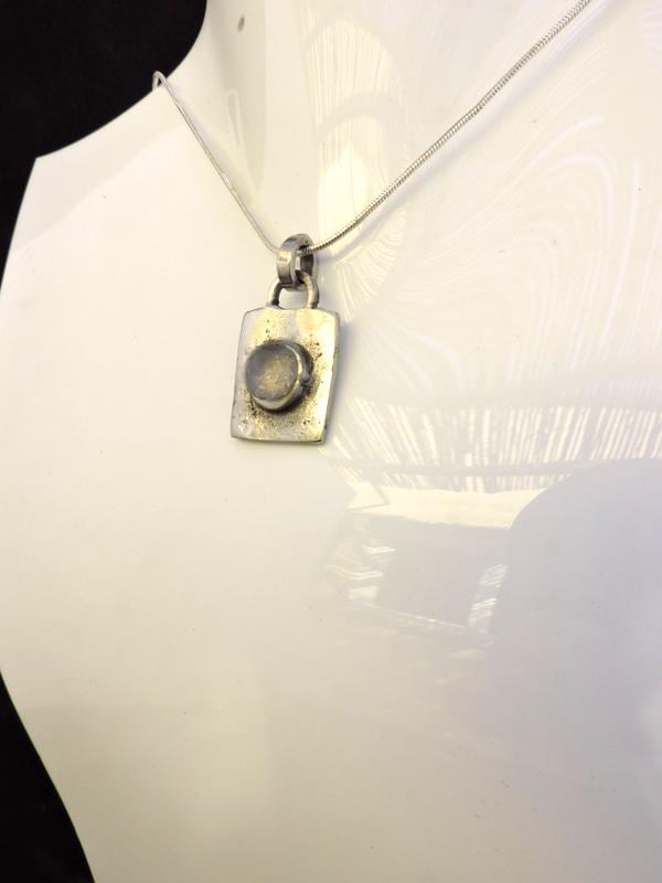 Collier Avec Pendentif Rectangulaire Noir Plaqué Or - Longueur Réglable 36-40 Cm - Neuf Avec étiquettes