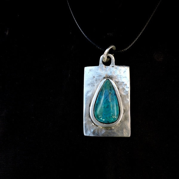 Collier avec un grand pendentif argenté en chrysocolle,bijoux unique de créateur, style hippie chic.Pendentif fait à la main.