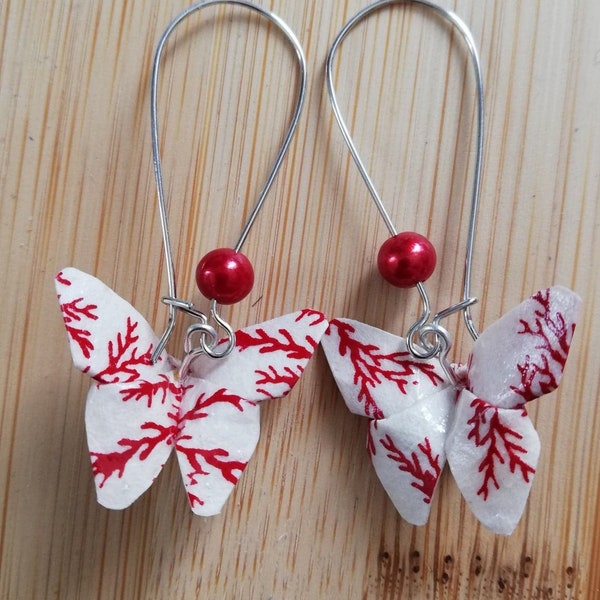 papillons origami papier rouge et blanc grand crochet américain