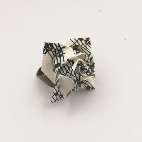 Bague origami rose papier musique