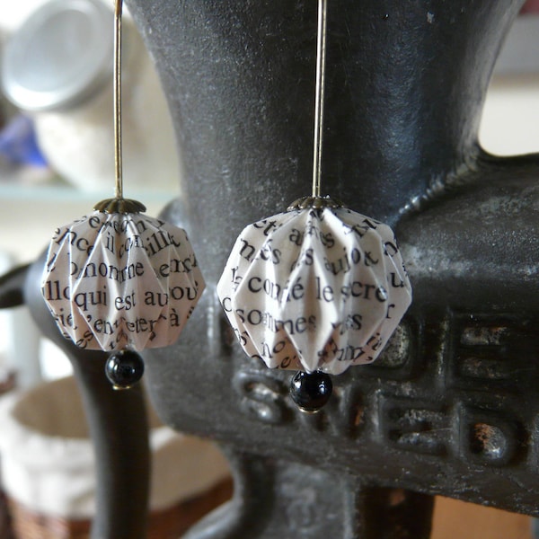 boucles d'oreilles origami, boules littéraires papier livre