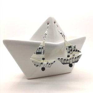 Barchette musicali origami di carta, orecchini di barche a vela di carta