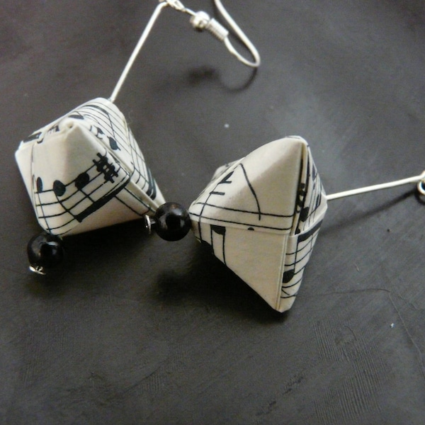 Boucles d'oreilles origami berlingots diamants papier musique