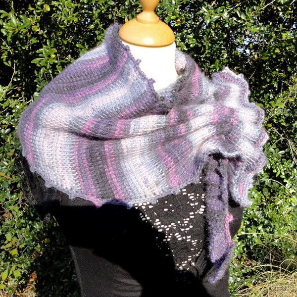 Echarpe asymétrique avec passants au crochet camaïeu violet parme rose lilas mini châle accessoire femme hiver triangle