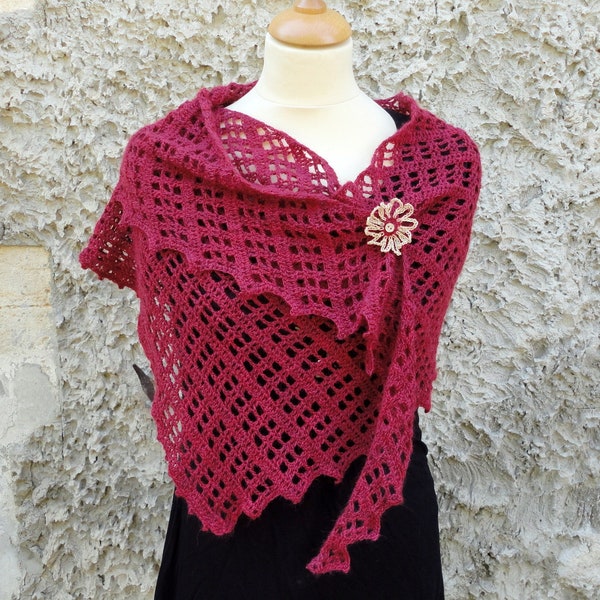 Echarpe longue rouge bordeaux asymétrique au crochet étole châle pèlerine point ajouré dentelle fait main tour de cou été printemps automne