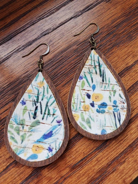White Floral Leather Earrings White Floral Leather Earrings