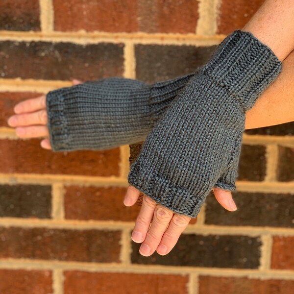 Grey fingerless gloves. Gray fingerless gloves. Knitted gloves. Knit gloves. Gray gloves. Grey gloves.