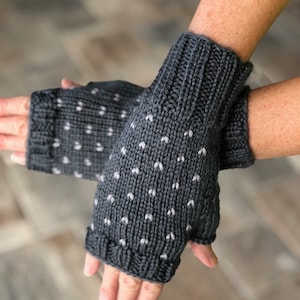 Knitted Fingerless gloves. Woman’s Fingerless gloves. Women&#39;s gloves.Gray knitted gloves. Grey knitted gloves.Heart gloves. Free shipping.