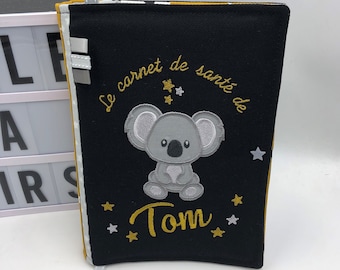 Protège carnet de santé personnalisé- prénom- modèle koala, noir et moutarde- fermeture par pression- cadeau bébé