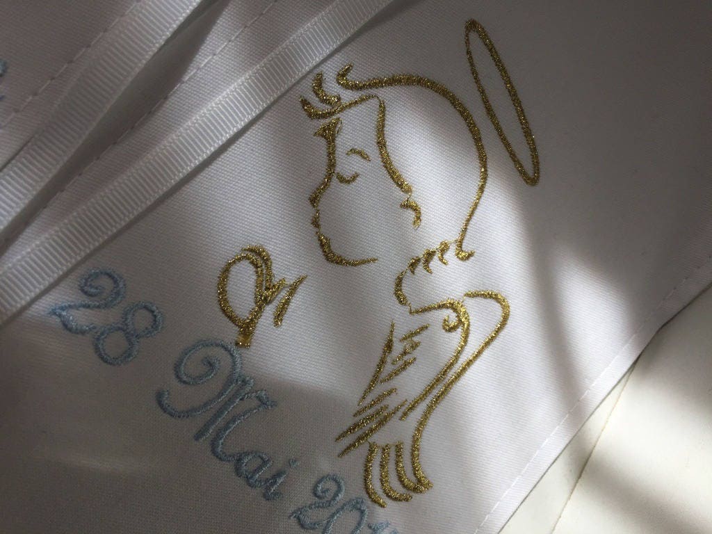 Pañuelo de Bautizo personalizado con nombre y fecha. Modelo Hojitas Gris