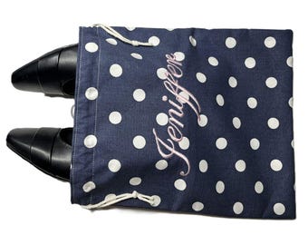 Sac à chaussures de voyage personnalisé à pois bleu marine : rangement du monogramme pour chaussures, cadeau brodé sac à chaussures de voyage pour chaussures de voyage