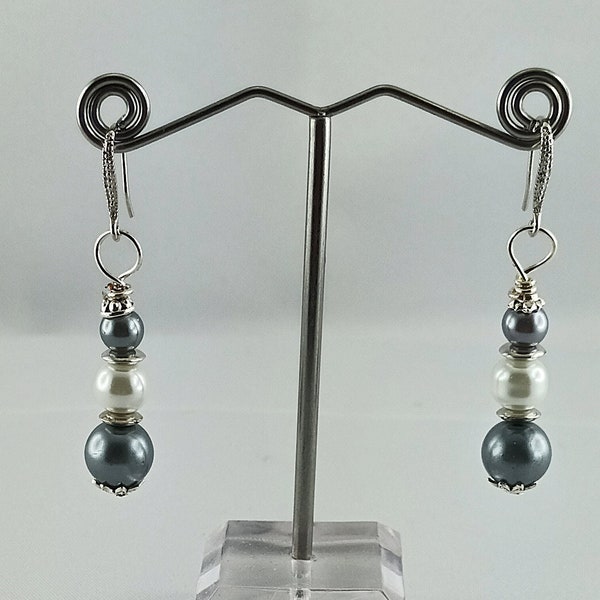 boucles d'oreilles perles de verre grises et blanches - crochet diamanté
