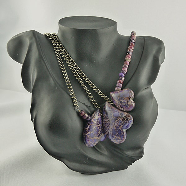 COLLIER ASYMETRIQUE COEURS Jaspe violet Mokaïte Sédiment et chaîne couleur bronze