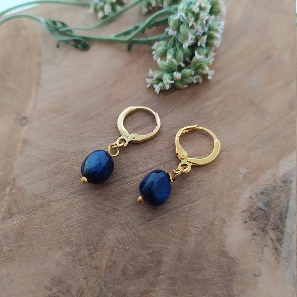 Boucle d'oreille, mini créole dorée, pierre lapis lazuli