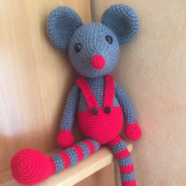 Jouet doudou souris fait main au crochet en laine acrylique et coton